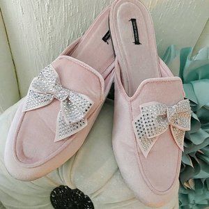 Victoria Secrets Pink Bow Bedroom Slippers